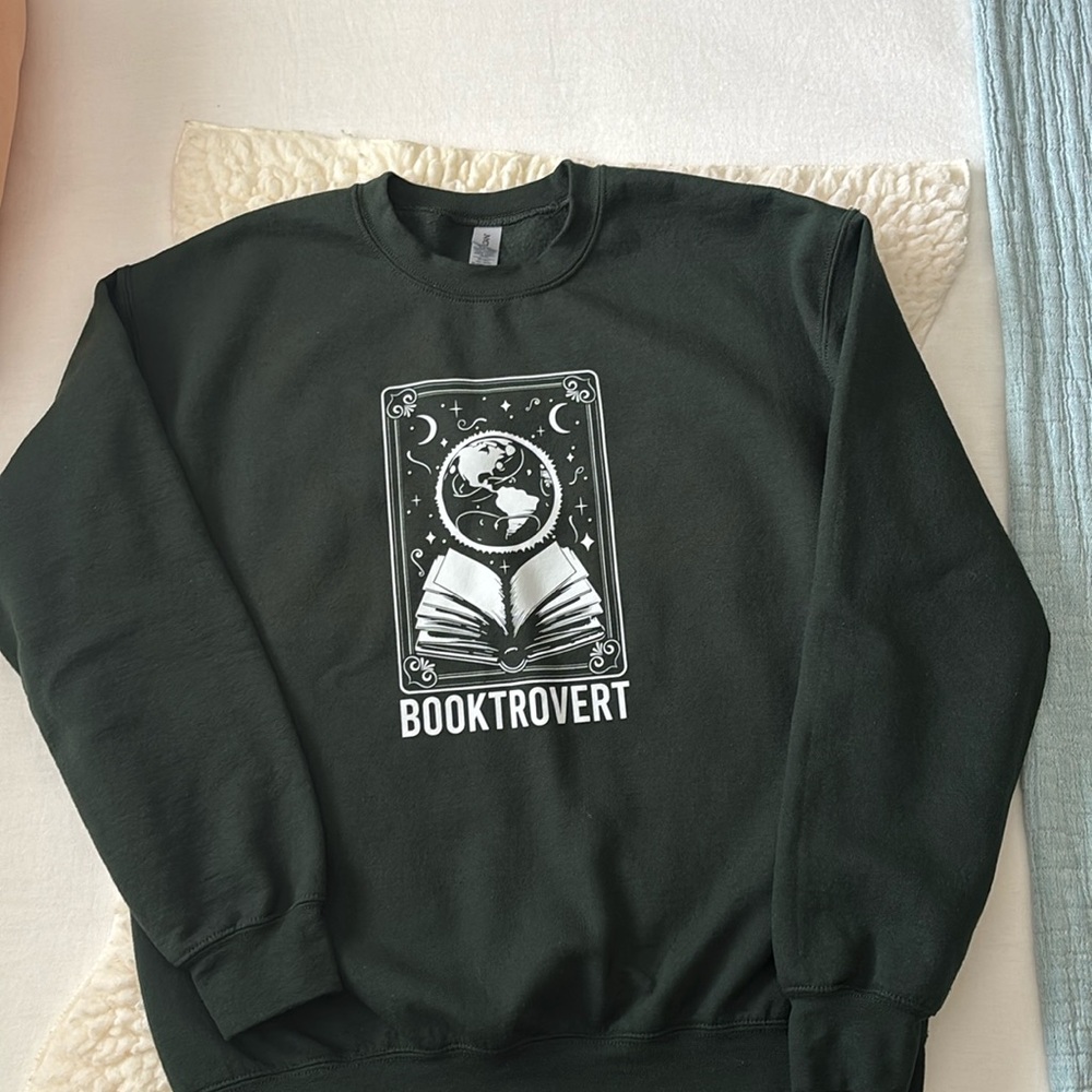 Booktrovert cozy sweatshirt 📚